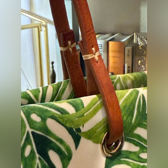 Dooney & Bourke Palm Montego Addison Medium Tote - Picture 13 of 16